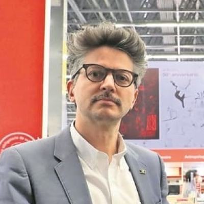 Carlos E. Díaz